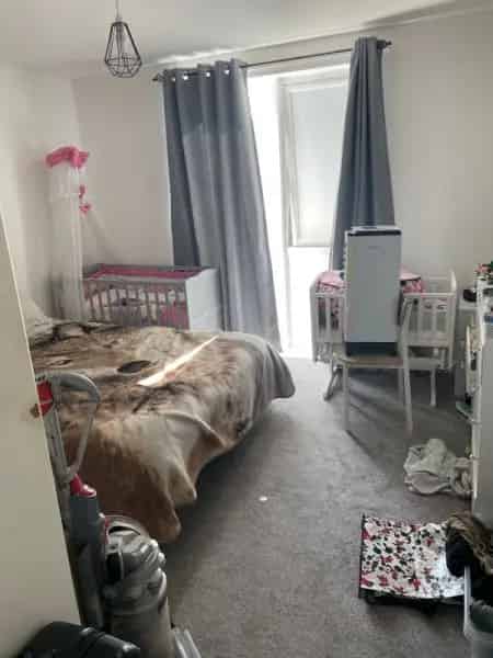 Spacious 1 Bedroom Flat with Balcony and Lift