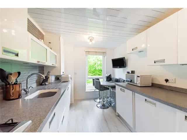 2 Bedroom Flat for Sale Near Braehead
