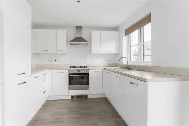 4 Bed Detached House with Garage and Garden