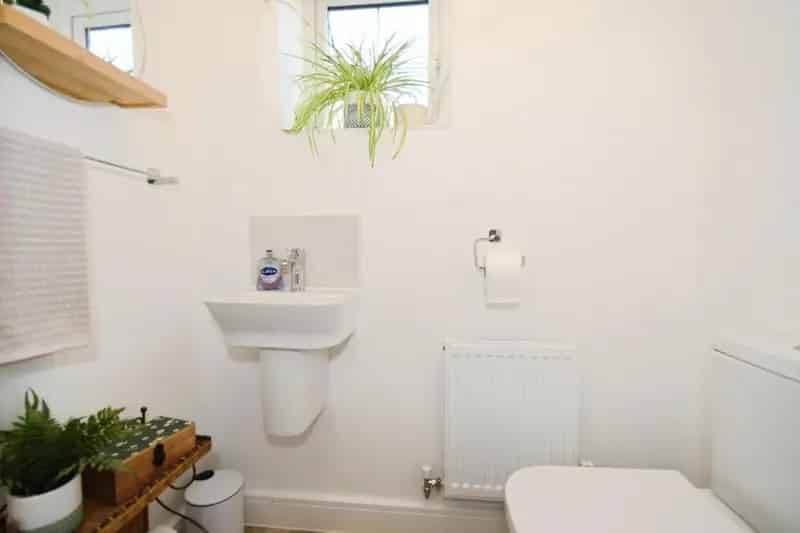4 Bed Detached House For Sale - Modern Family Home