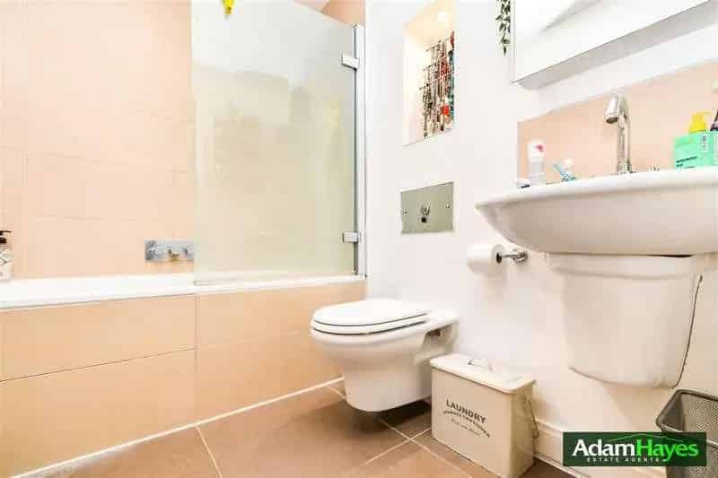 2 bed flat for sale