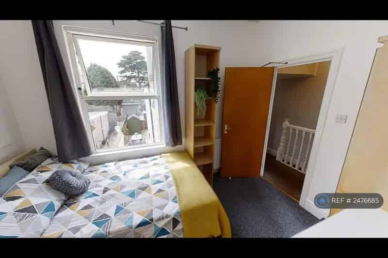 Ensuite Room in Fishponds Student House - Bills Included