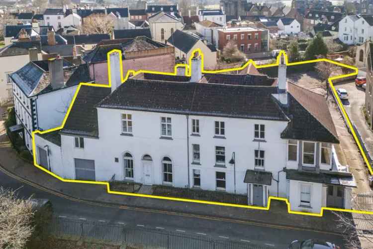 Grade II Listed Pub with Manager's Accommodation and Parking