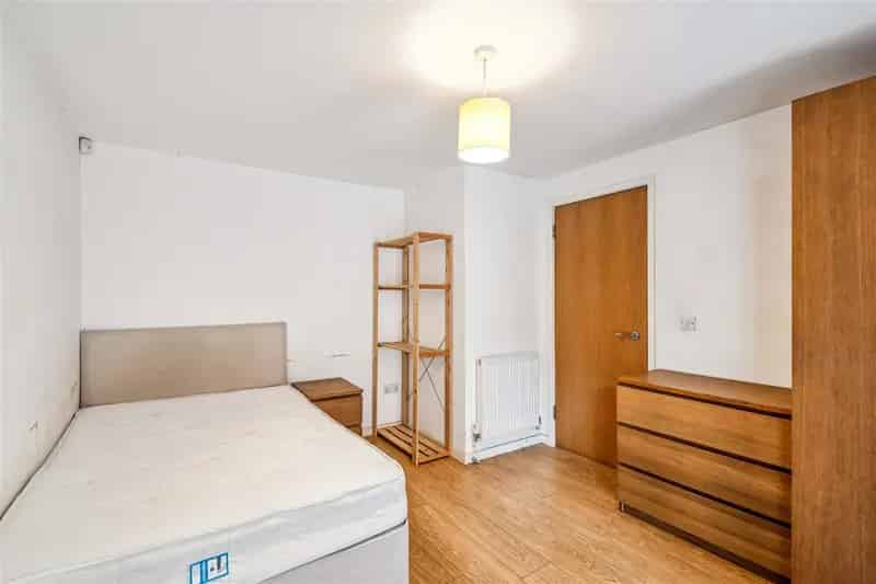 3 Bedroom Flat House to Rent in Stockwell