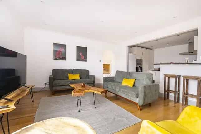 3 Bedroom Flat to Rent Raymond Road Wimbledon