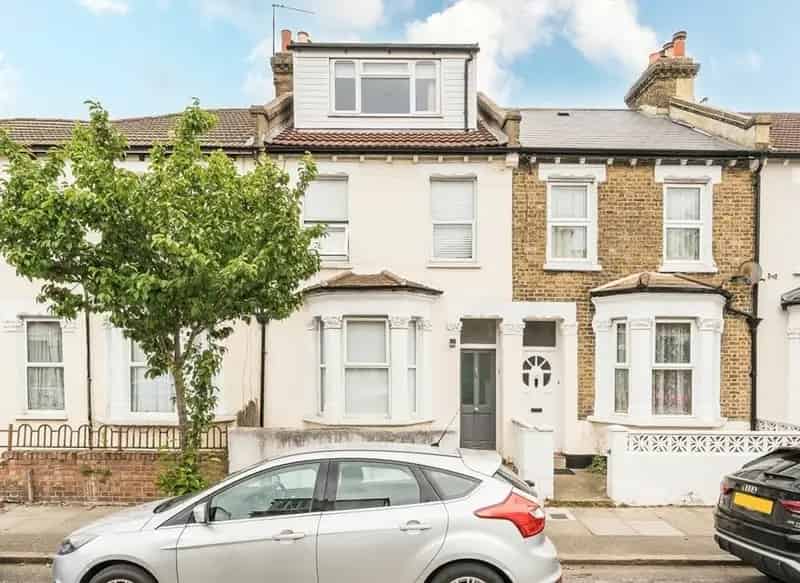 Four Bedroom Freehold House Near Tooting High Street
