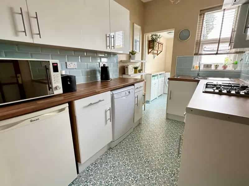3 Bedroom End Terrace House For Sale No Onward Chain