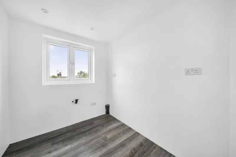 Spacious 5-Bedroom House in Bounds Green with Private Garden