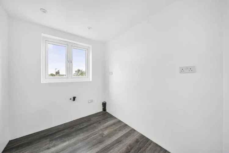 Spacious 5-Bedroom House in Bounds Green with Private Garden