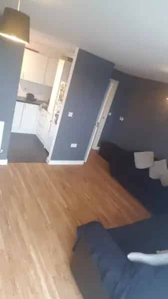 2-Bed Flat Near Town Centre and Train Station