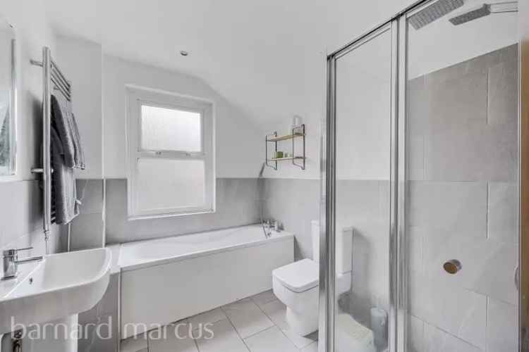 Spacious Victorian Terrace House with Garden and Outbuilding