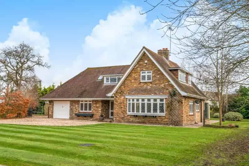 Equestrian Home Berkshire 4 Beds Home Office 11 Stables 10.88 Acres
