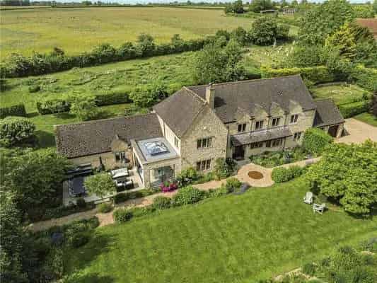 Detached Stone Property with Annexe and Landscaped Gardens