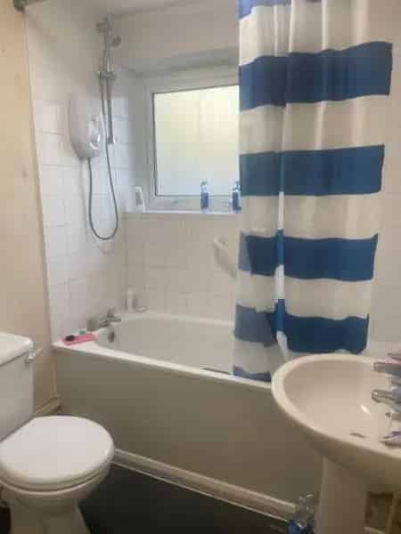 Studio Flat Near Watford Central London