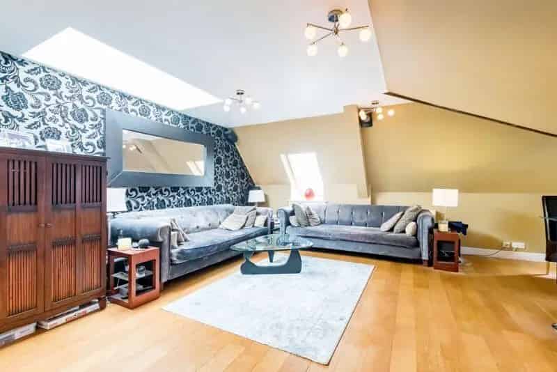 3 Bedroom Top Floor Apartment Near Redland Green