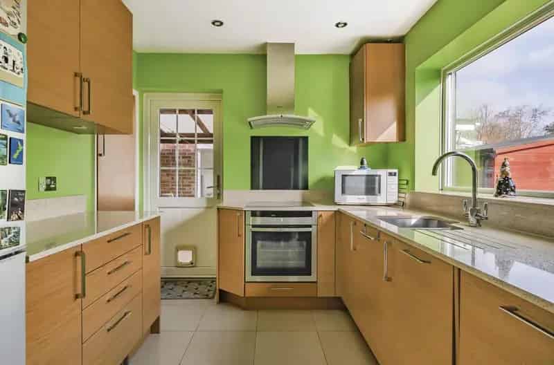 3 Bedroom Semi-Detached House Brookmans Park Village