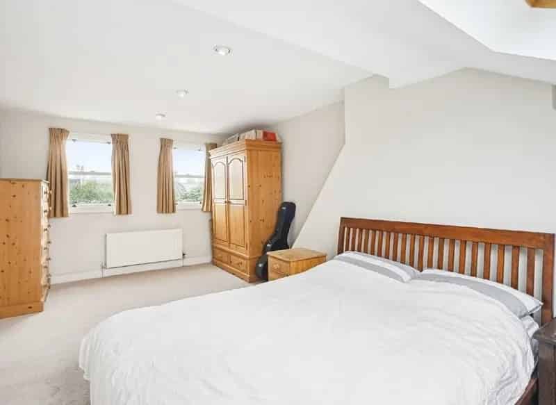 Victorian Split Level Apartment 1000 Sq Ft 2 Beds 2 Baths