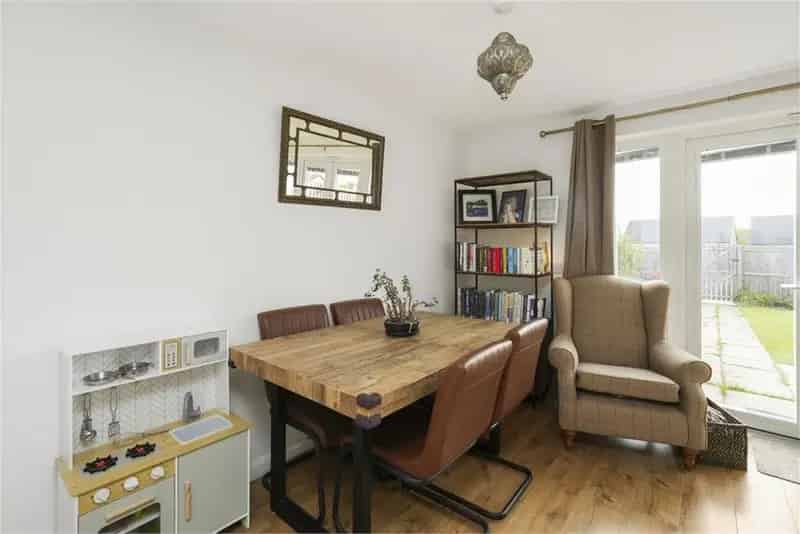 3 Bed End Terraced House Bonnyrigg Modern Kitchen Private Garden Parking