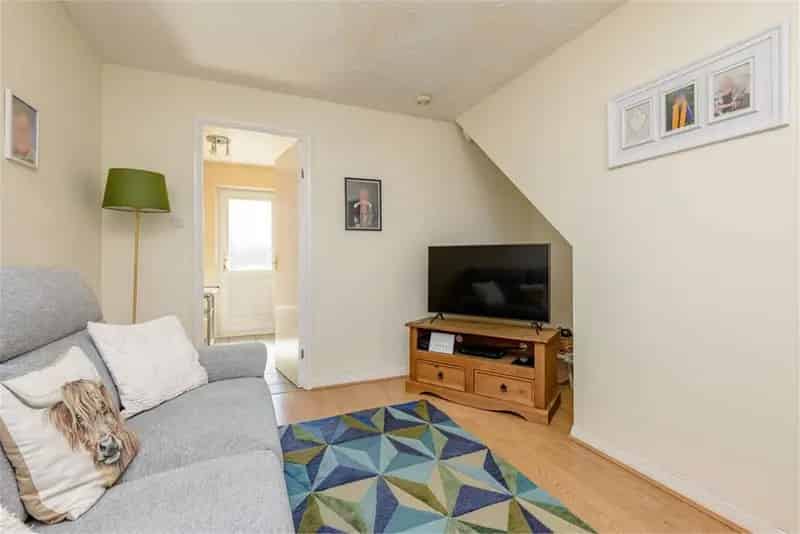 2 Bed End Terraced House Near Brunstane Train Station