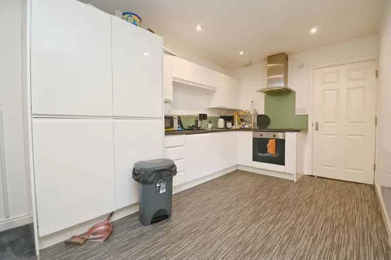 2 Bed Flat for Sale with Tenant in Situ
