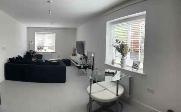 Flat For Rent in Epsom and Ewell, England