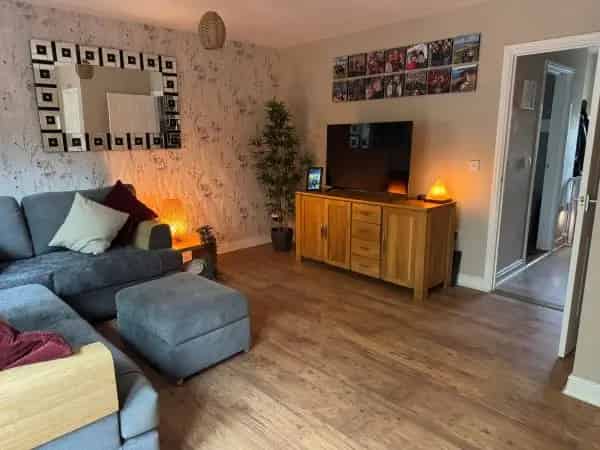 2 Double Bedroom House with Garden and Dog Walking Area