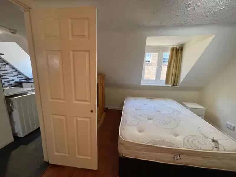 1 Bedroom Flat Ship Street Top Floor Apartment