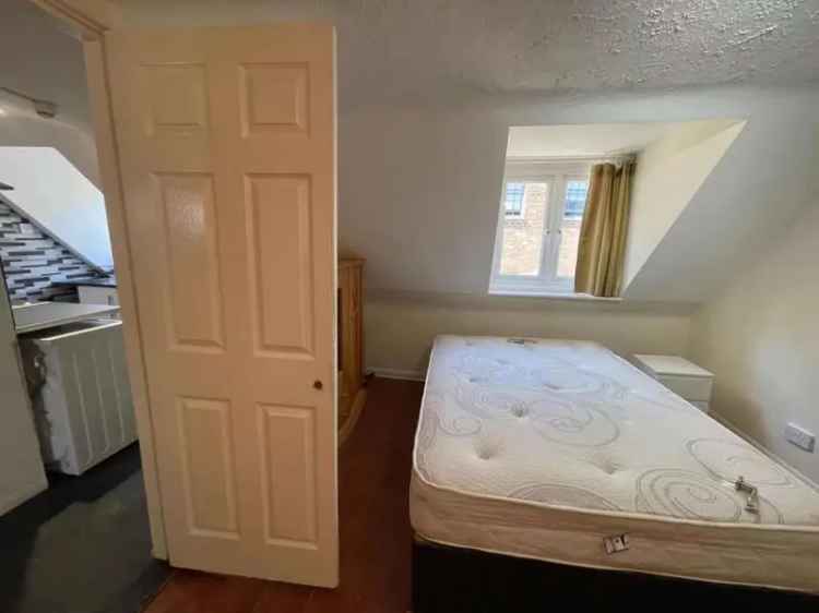 1 Bedroom Flat Ship Street Top Floor Apartment