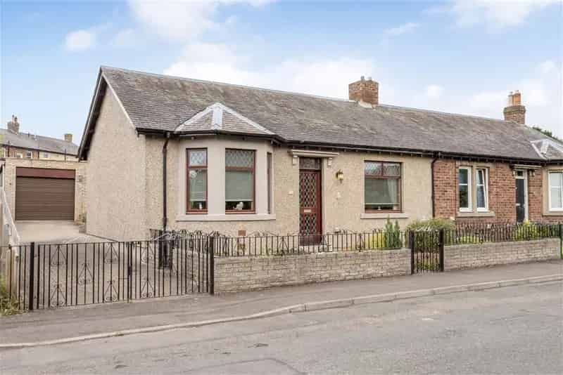 2 Bed Bungalow - Semi-Detached with 1 Reception Room