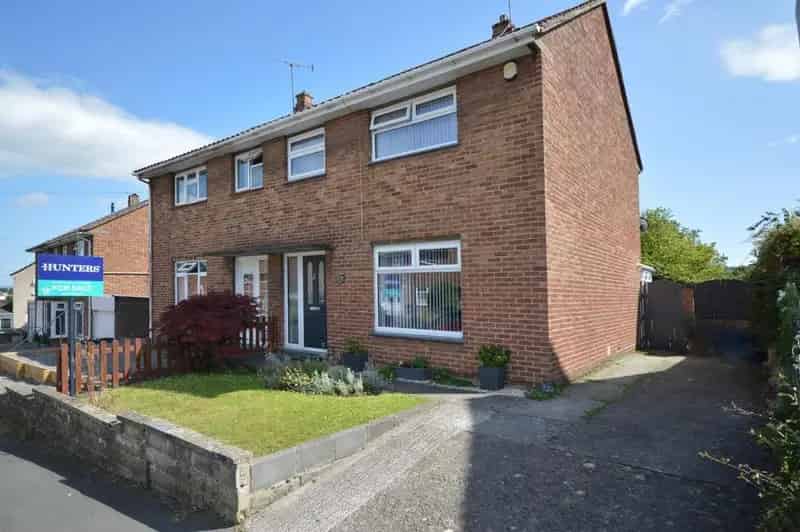 3 Bedroom Semi-Detached House for Sale in Uplands