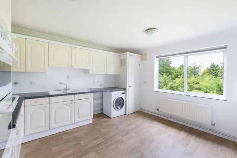 2 Bedroom Flat with Garage and Patio - Water Rates Included