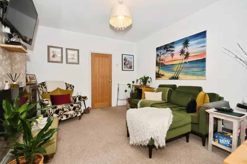 2 Bedroom House For Sale - Modern, Extended, Landscaped Garden
