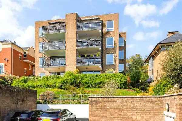 3-Bedroom Apartment near Clifton Village  Lift Communal Gardens Balcony