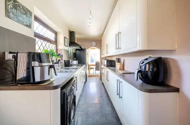 3 Bedroom Semi Detached House for Sale Maypole