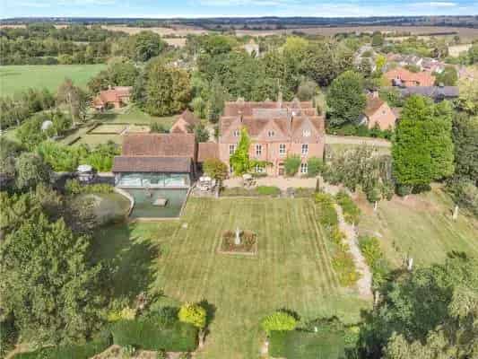 Berden Hall: Elegant Elizabethan Property with Modern Amenities