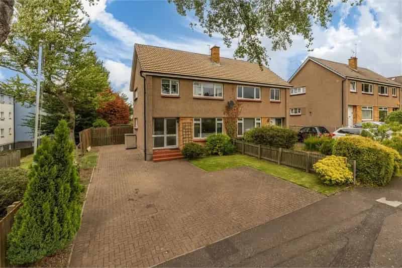 3 Bed Semi-Detached House with 2 Reception Rooms and Large Garden