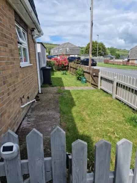 Lovely 2 Bed House with New Bathroom and Garden