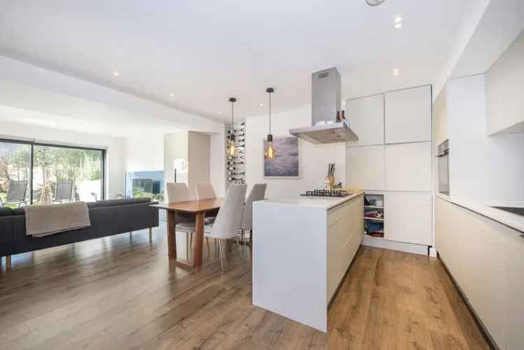 2 Bedroom Duplex Apartment Wimbledon