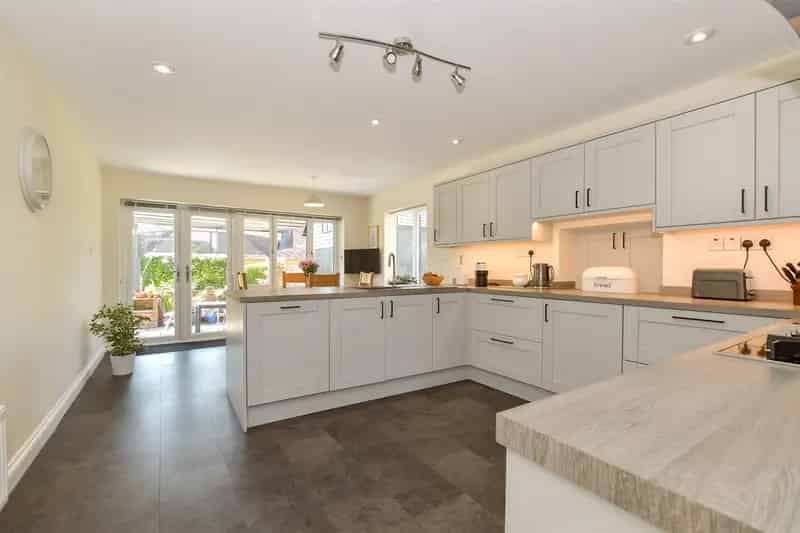 4 Bedroom Detached House with Annexe For Sale