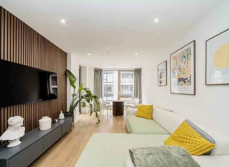 Spacious 2-Bed 2-Bath Apartment Near East India DLR