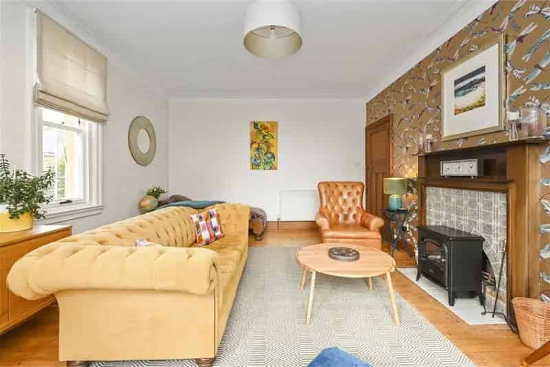 4 Bed Bungalow - Detached with 2 Reception Rooms