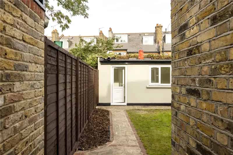 2 Bedroom Flat Apartment in London Near Streatham Common