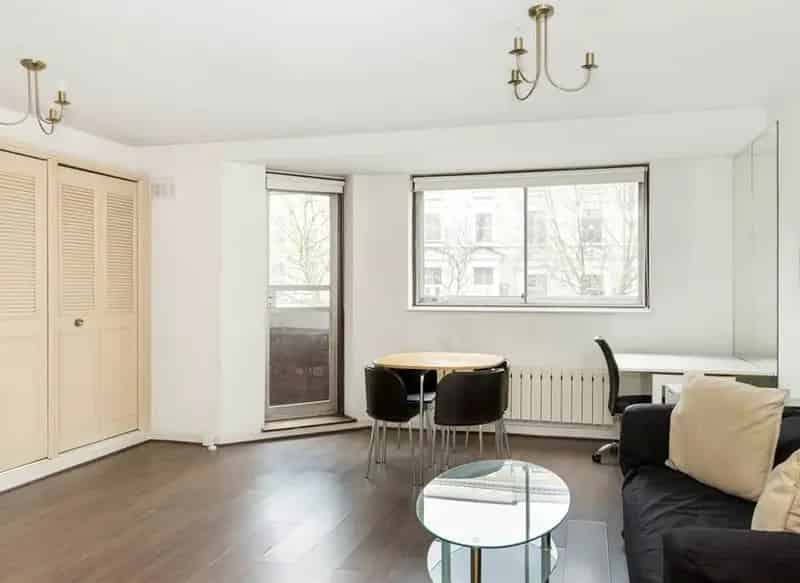 Spacious Studio Apartment near Earls Court Tube