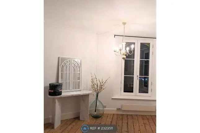 Flat to rent in London, London WC2N