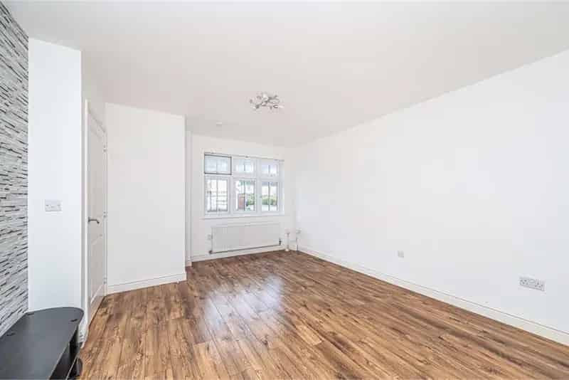 3 Bed End Terraced House with 1 Reception Room