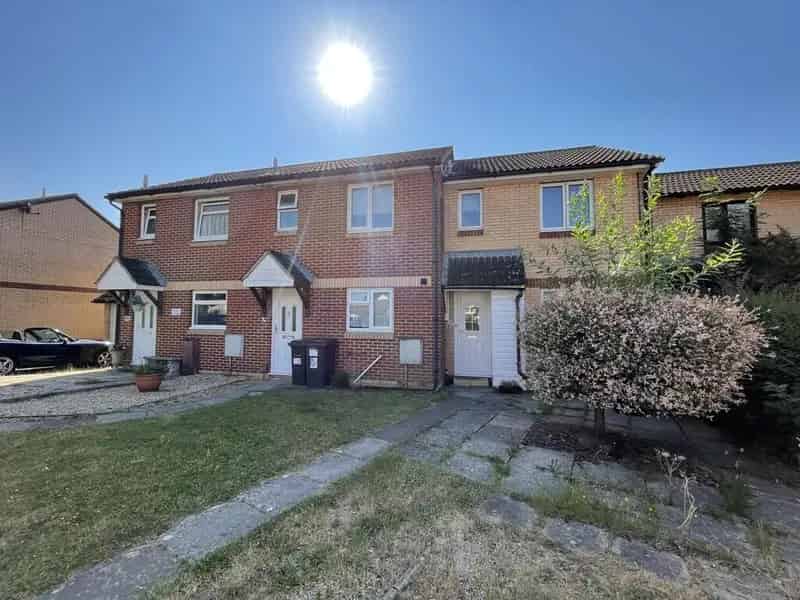 2 Bedroom Terraced House Bournemouth Near Castlepoint