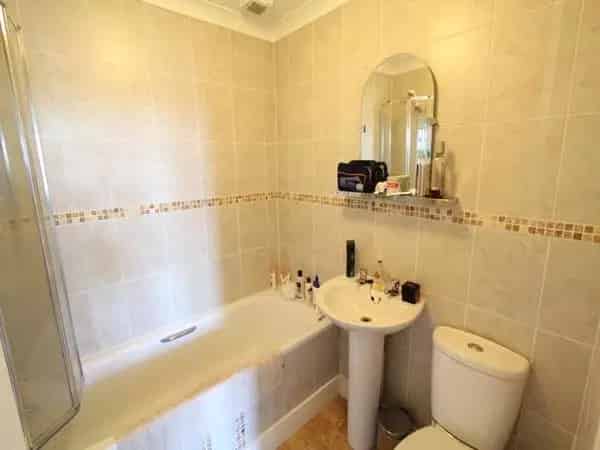 1 Bedroom Flat Westcliff on Sea Near Station Beach Parking