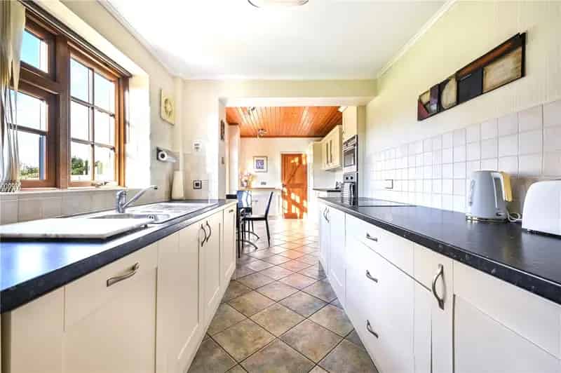 4 Bedroom House in Banstead - Stunning Garden and Premier Location