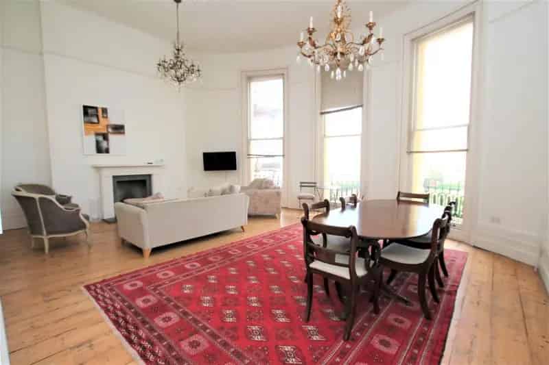 Seafront Regency Apartment Two Double Bedrooms Modern Kitchen