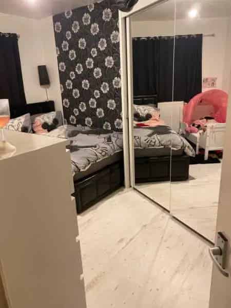 Spacious 1 Bedroom Flat Near London Transport
